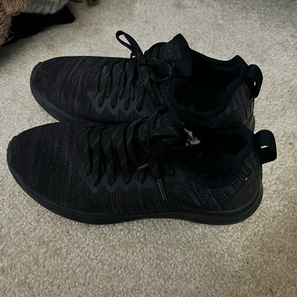 Lightly Worn Women’s Puma 7.5 Running Shoe - Picture 2 of 4